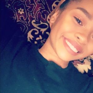 Meet your Posher, Safia